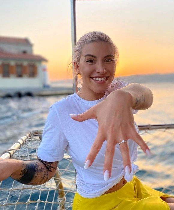 FOTO // Nicoleta Nucă a spus „DA!”. Cum arată inelul de logodnă