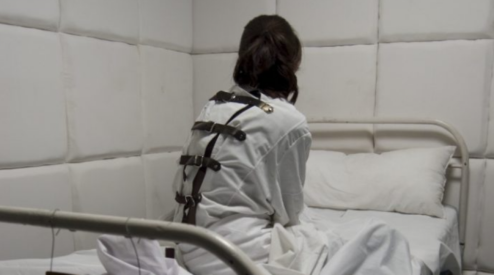 Un bărbat a stat aproape trei ani închis la psihiatrie, după ce polițiștii l-au confundat cu altcineva