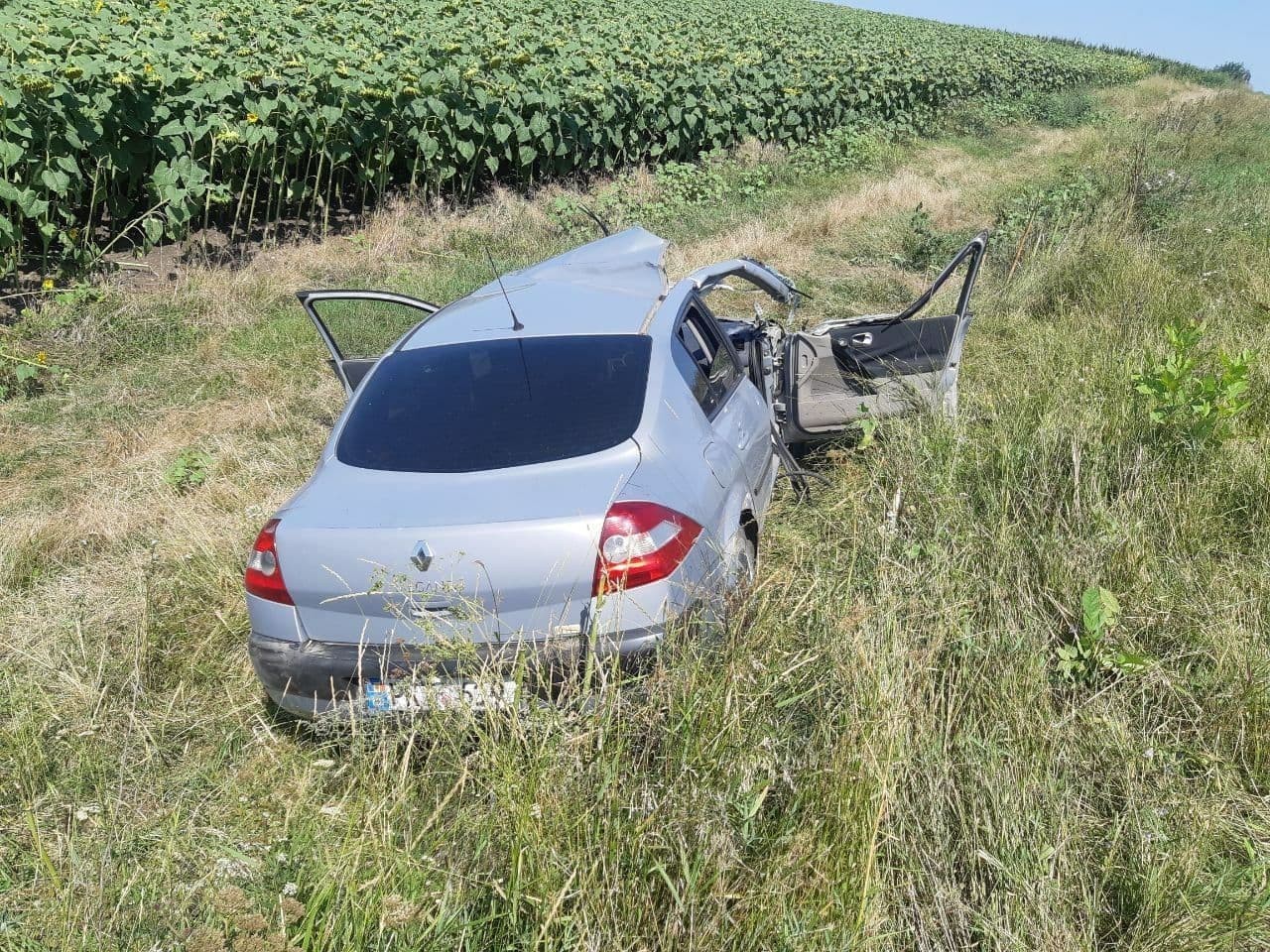 FOTO // Soroca: Abia de se ține pe picioare. Un bărbat a murit după ce șoferul beat și fără permis a pierdut controlul volanului