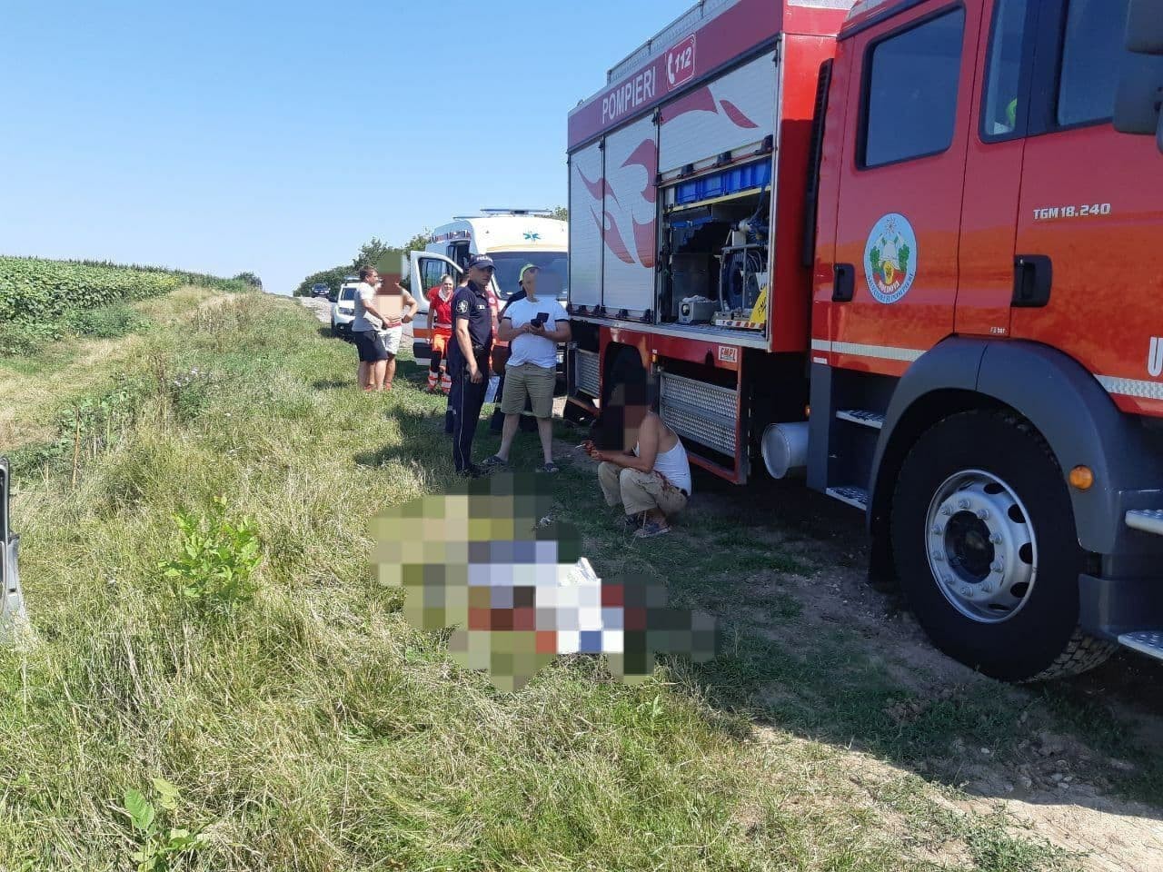 FOTO // Soroca: Abia de se ține pe picioare. Un bărbat a murit după ce șoferul beat și fără permis a pierdut controlul volanului