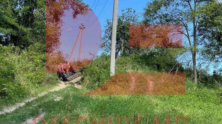 FOTO // Tragedie la Călărași. Un bărbat a murit, după ce peste el s-a răsturnat un tractor