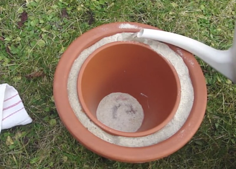 FOTO // Trucul secret pentru a răci alimentele fără frigider, în doar 5 minute. Temperatura ajunge și la 5 grade