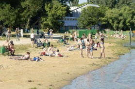 Scăldatul în lacurile din Capitală, pericol pentru sănătate. Acestea sunt plină de bacterii contagioase