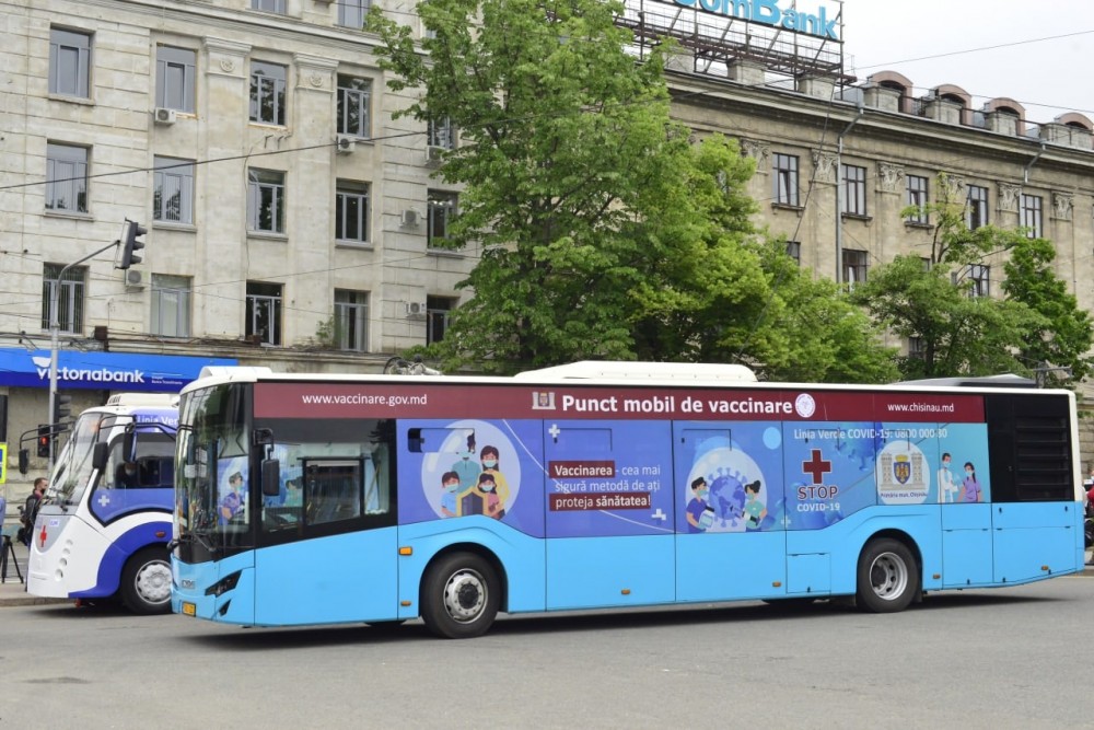 Amplasarea punctelor mobile pentru vaccinarea antiCOVID-19, un troleibuz și un autobuz: 25 august 2021