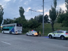 Șoferii cursei Chișinău - Bulgaria depistați băuți la volanul autocarului cu 45 de pasageri la bord