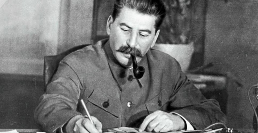 Imagine nemaivăzută cu Stalin. Fotografia rară care surprinde momentul când dictatorul află că Germania e pe punctul de a cuceri Kievul