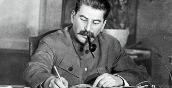 Imagine nemaivăzută cu Stalin. Fotografia rară care surprinde momentul când dictatorul află că Germania e pe punctul de a cuceri Kievul