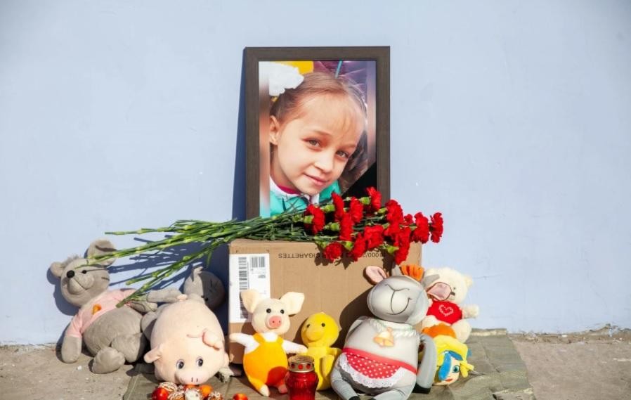 FOTO/VIDEO: Anastasia, o fetiţă de nici 9 anişori, a fost violată şi ucisă de un fost poliţist. Criminalul a ascuns cadavrul o lună şi jumătate