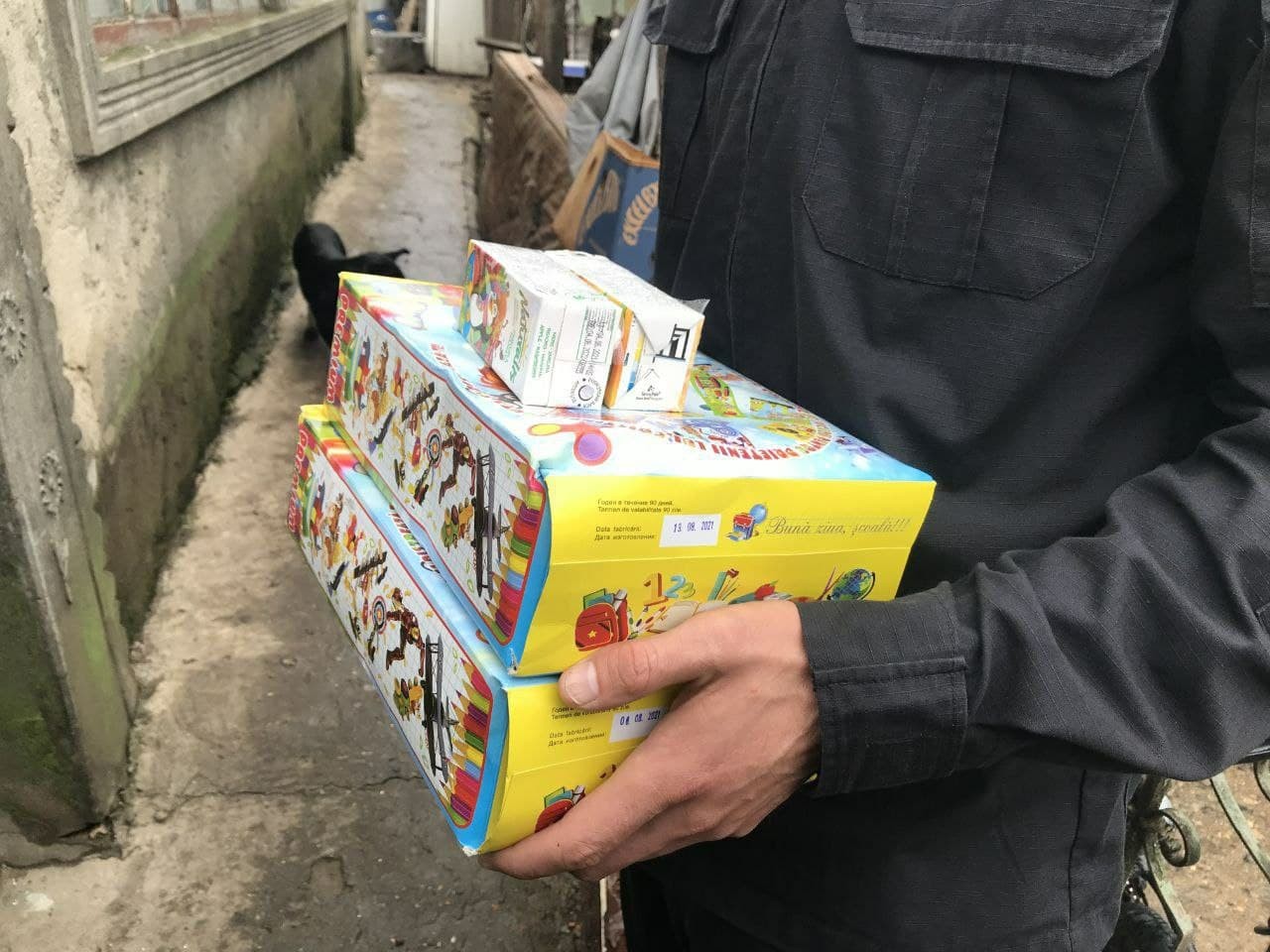 FOTO // Copiii a două familii, luați cu asalt de mascații de la Fulger
