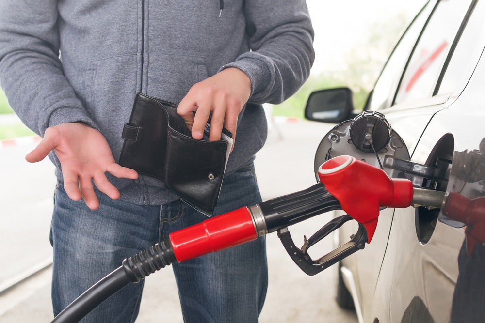 S-au scumpit din nou carburanții. Cât costă un litru de benzină sau de motorină
