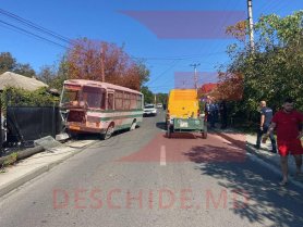 O femeie a ajuns la spital, după ce un autobuz de la Orhei VIT a rămas fără frâne și s-a izbit într-un stâlp