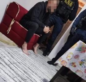 Ar fi cerut și primit 1200 de euro mită, sub pretextul că pot ajuta un candidat să obțină un permis de conducere, dar au ajuns la CNA