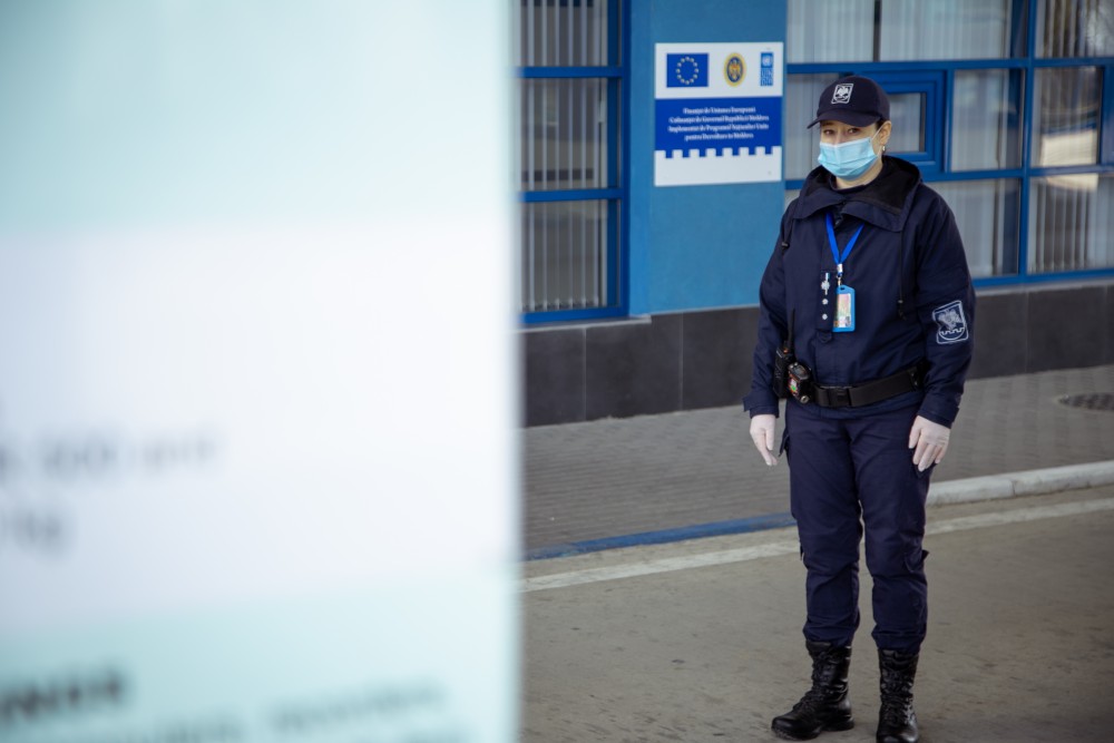 Oamenii continuă să plece din Moldova. În ultimele 24 de ore, peste 18.500 de persoane au ieșit din țară