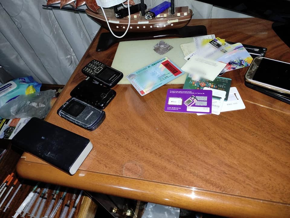 Traficant de droguri de la Glodeni, prins de Polițiștii de Frontieră. Plasa droguri în diferite ascunzișuri