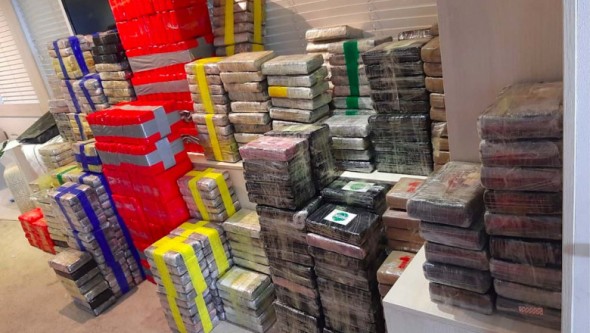 Captură IMPRESIONANTĂ de droguri: Peste două tone de cocaină, confiscate pe un iaht de lux în largul Angliei