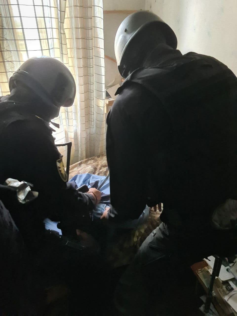 Ultima ORĂ // Un bărbat a luat ostatici două persoane, într-un apartament de pe strada Ismail din Capitală