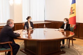 FOTO // Maia Sandu a discutat cu noul șef al Oficiului IRI în Moldova