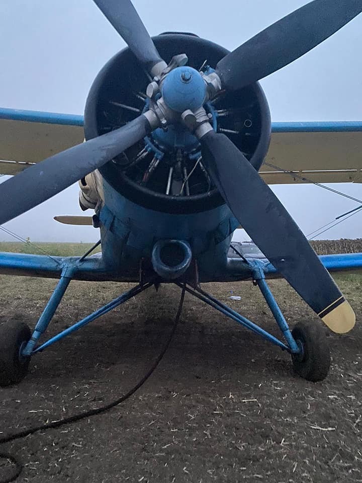 FOTO // Avion utilizat în contrabandă cu țigări, reținut la Edineț. Contrabanda deja fusese livrată