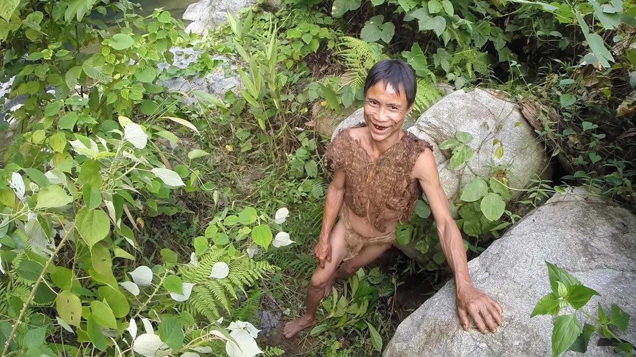 Vietnamezul supranumit Tarzan, care a trăit în junglă timp de 40 de ani, a murit de cancer după 8 ani în civilizaţie. Mâncarea procesată şi alcoolul i-au fost fatale