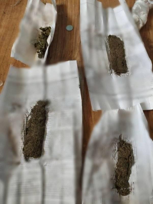 FOTO // Noi rețineri la Glodeni. Polițiștii au identificat complicii unei scheme de comercializare a drogurilor