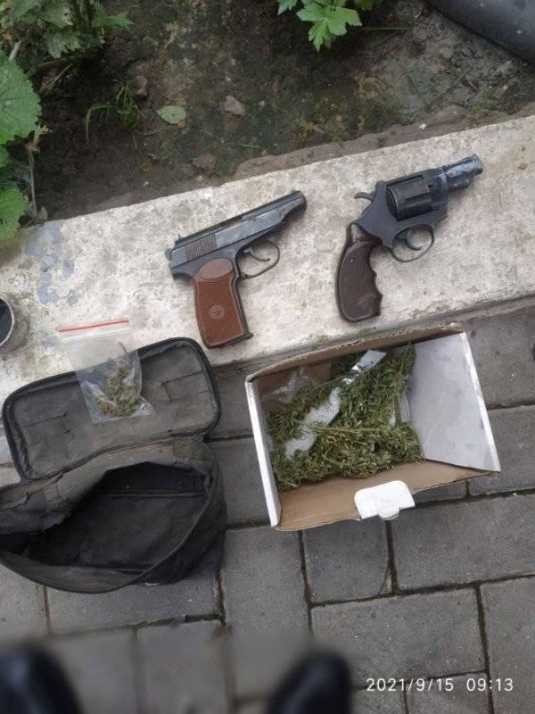FOTO // Noi rețineri la Glodeni. Polițiștii au identificat complicii unei scheme de comercializare a drogurilor