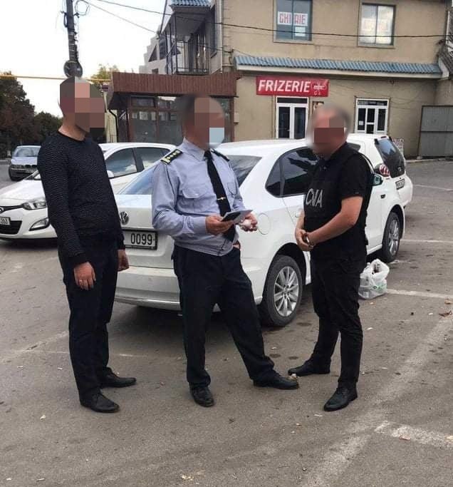 FLASH // Un colonel al Ministerului Apărării, suspectat că a vrut să scape un tânăr de armată contra 800 de euro