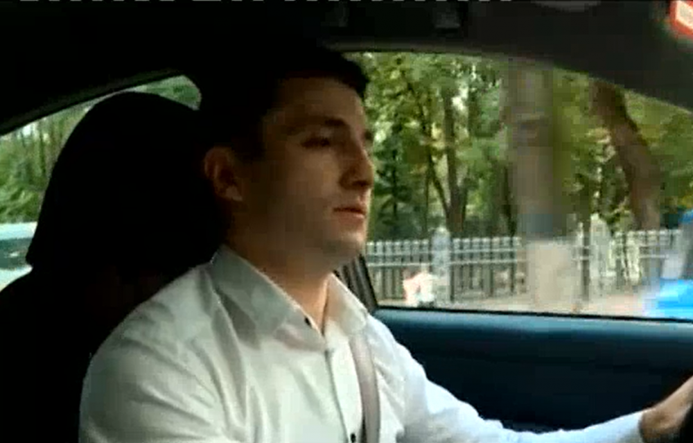 Pandemia i-a schimbat viaţa. Un muzician a renunţat la concerte pentru a se face şofer de taxi