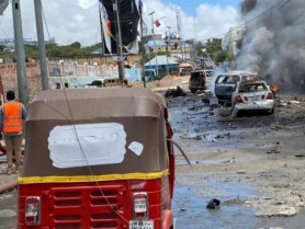 Cel puţin 8 oameni au murit în urma unui atac sinucigaş asupra unui convoi guvernamental, în capitala Somaliei