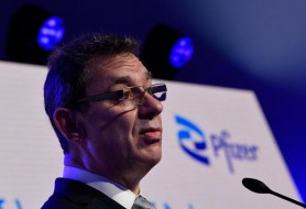Șeful Pfizer: Într-un an cred că vom putea reveni la viaţa normală. Există însă și o condiție