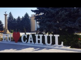 Doi primari, care și-au luat la lucru soțiile, dar și o șefă de Direcție din Cahul, care și-a angajat mama, riscă să rămână fără fotolii