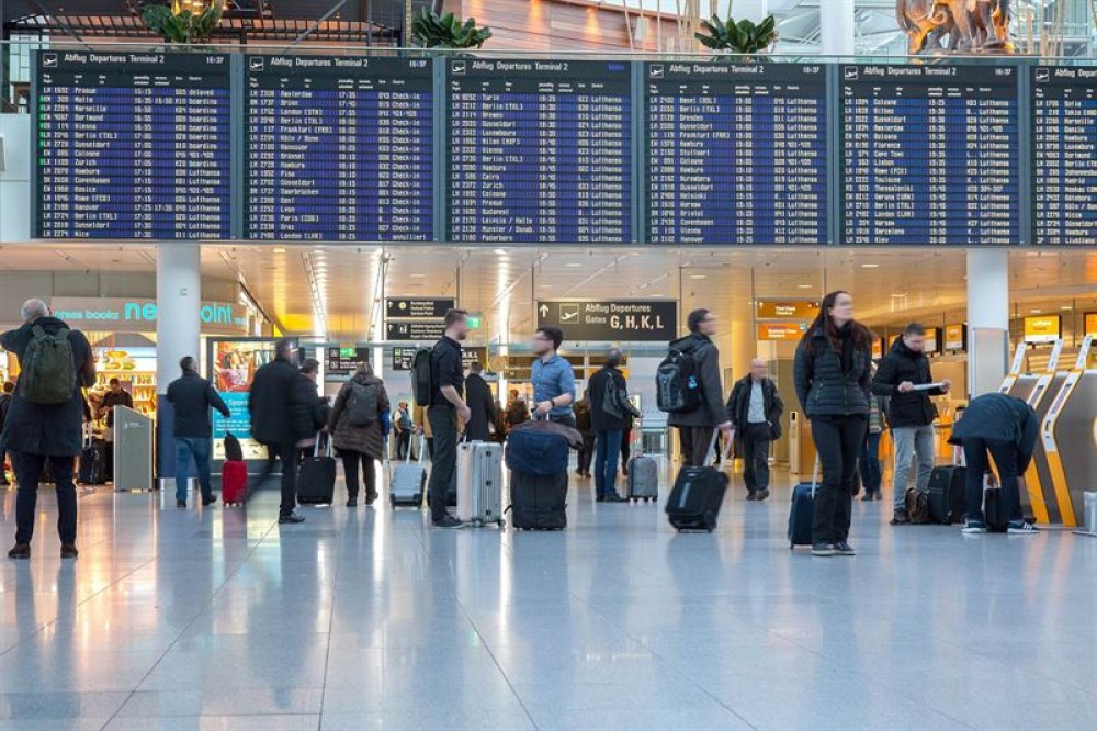 Panică pe Aeroportul din Munchen: Autoritățile au descoperit un proiectil în rucsacul unui călător
