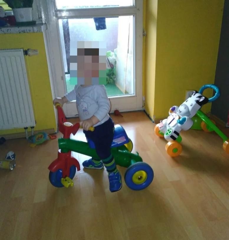 O mamă și-a ucis fără milă cei trei copilași. Le-a luat viața când micuții erau în pătuțurile lor