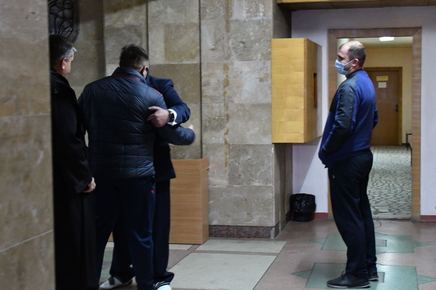 Ultima ORĂ // Procurorul general adjunct suspendat reținut sâmbătă, ELIBERAT azi de după gratii și plasat în arest la domiciliu pentru 30 de zile
