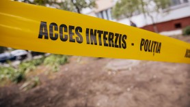 Descoperire MACABRĂ în centrul Chișinăului. Bărbat de 35 ani, cu semne de moarte violentă, găsit lângă niște tomberoane