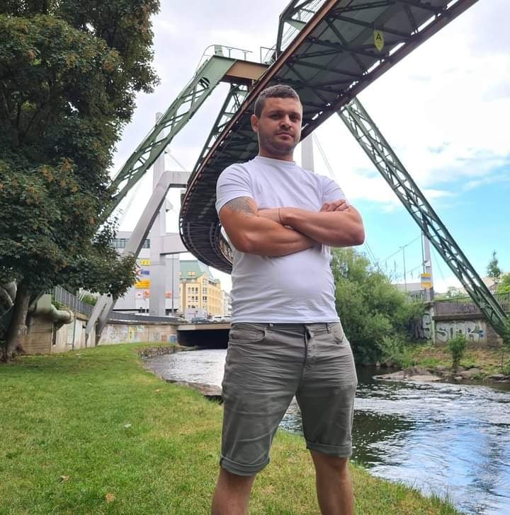 Apel pentru oamenii cu inimă mare. Părinții unui tânăr solicită ajutor pentru a-și aduce fiul mort din Germania