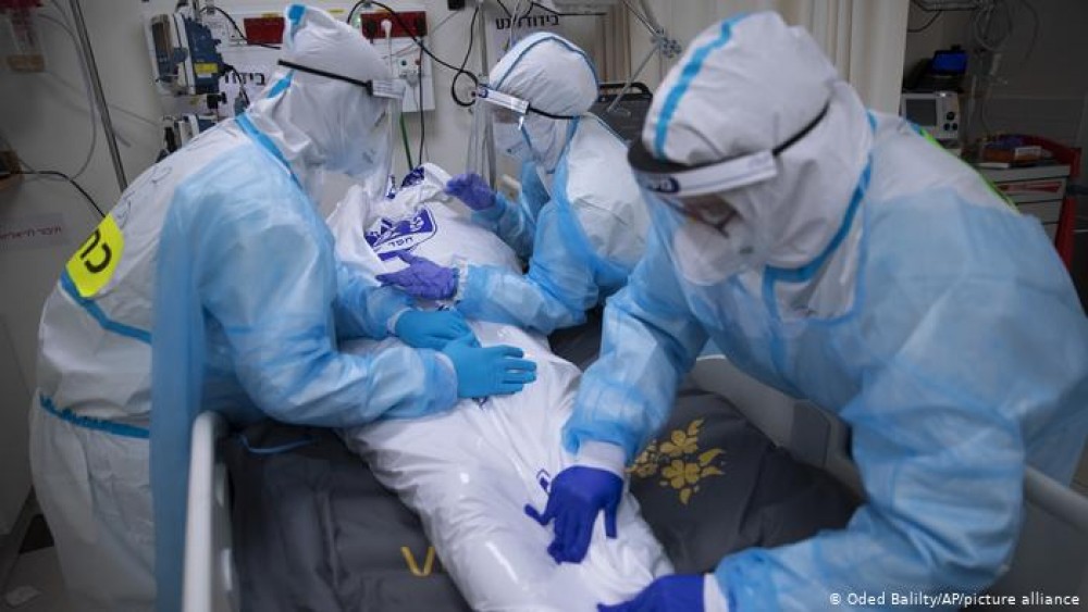 32 de moldoveni RĂPUȘI de COVID în doar 24 de ore
