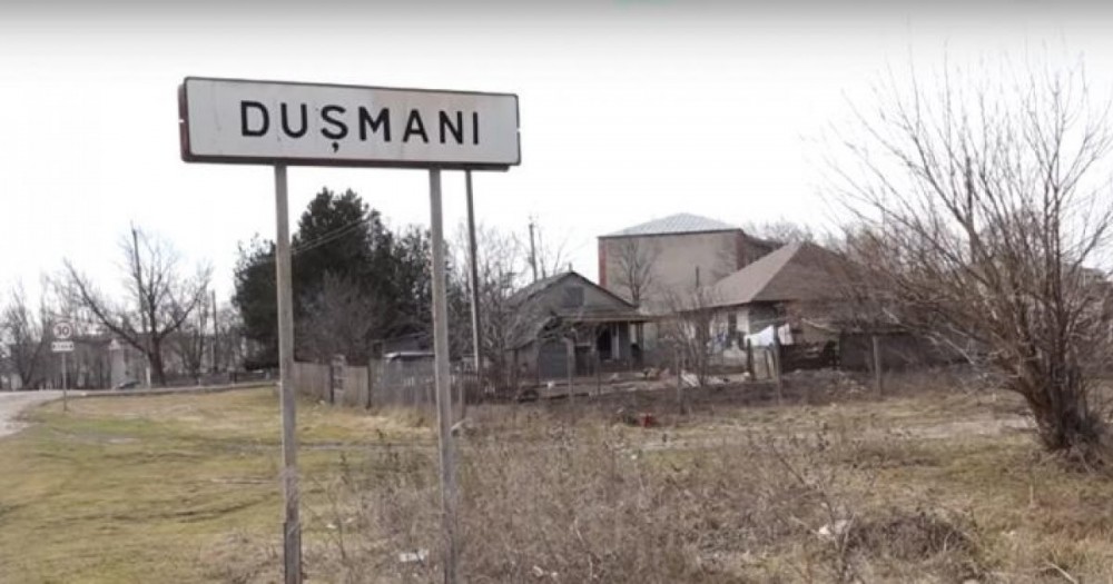 Descoperire MACABRĂ la Glodeni: Un bărbat și-a găsit mama strangulată de un copac