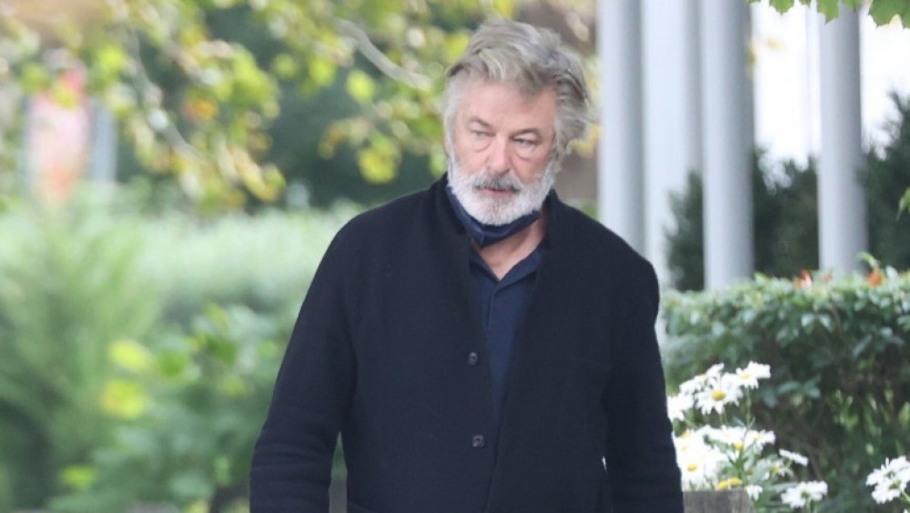 Alec Baldwin și-ar fi anunțat apropiații că își anulează proiectele și se retrage din viața publică