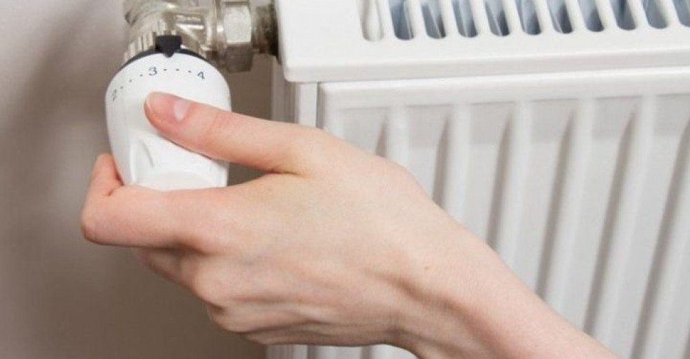 Chișinăuienii continuă să înghețe în apartamente: Doar 25% din clădirile din capitală au fost conectate la încălzirea centralizată