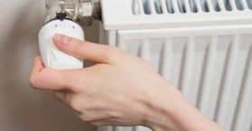 Chișinăuienii continuă să înghețe în apartamente: Doar 25% din clădirile din capitală au fost conectate la încălzirea centralizată