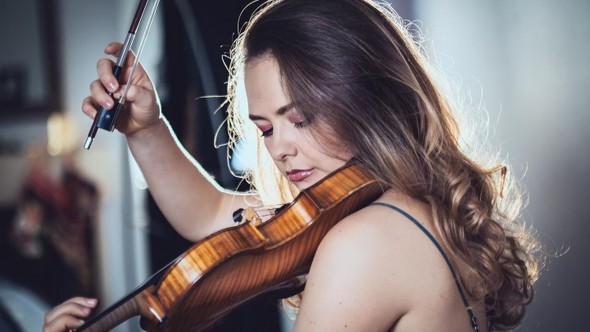 Cariera Alexandrei Conunova, femeia cu vioara Stradivarius „prinsă” pe aeroport: A învățat să cânte de la 6 ani