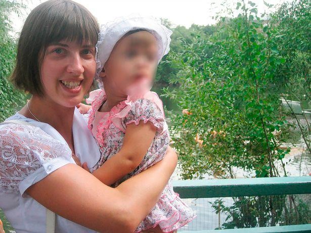 O fetiţă de 10 ani a aşteptat salvarea lângă mama care murise de frig. Polina a fost găsită în pădure, după ore întregi de căutări, în Rusia
