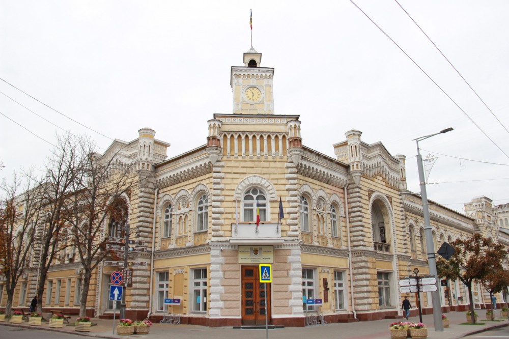 Ajutor material, pentru toți angajații municipalității: Vor primi suplimentar încă un salariu