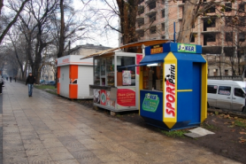 Tot mai multe buticuri încep să reapară pe străzi, inclusiv pe arterele principale