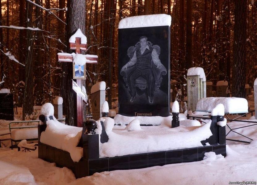 Imagini incredibile: Cimitirul extravagant al mafioților din Rusia. Cum își arată gangsterii bogăția și puterea, chiar și după moarte
