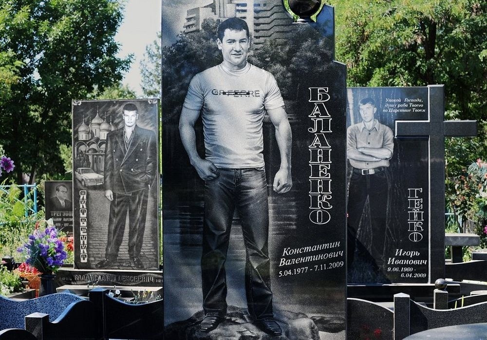 Imagini incredibile: Cimitirul extravagant al mafioților din Rusia. Cum își arată gangsterii bogăția și puterea, chiar și după moarte