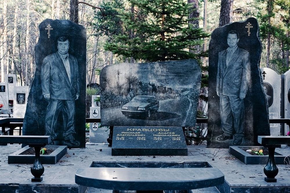 Imagini incredibile: Cimitirul extravagant al mafioților din Rusia. Cum își arată gangsterii bogăția și puterea, chiar și după moarte