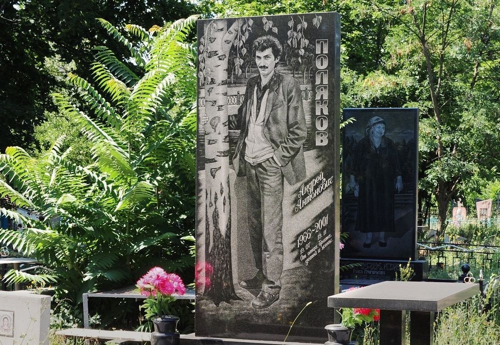 Imagini incredibile: Cimitirul extravagant al mafioților din Rusia. Cum își arată gangsterii bogăția și puterea, chiar și după moarte