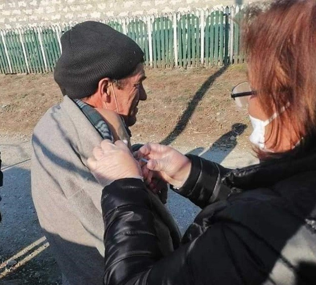 „Vă faceți de râs!; Degradaților...” - Campania pro-vaccinare a celor din PAS, criticată DUR de internauți