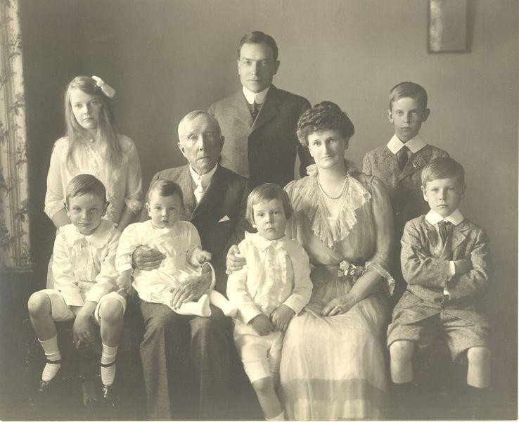 FOTO // Top 4 familii despre care se spune că s-ar afla la conducerea lumii